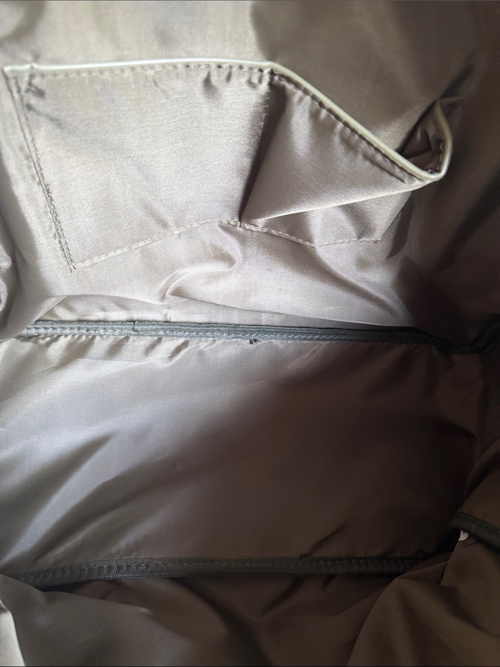 Sateen Olive Travel Weekender 18 in. Bag Removable Shoulder Strap trolly sleeve - Picture 6 of 7